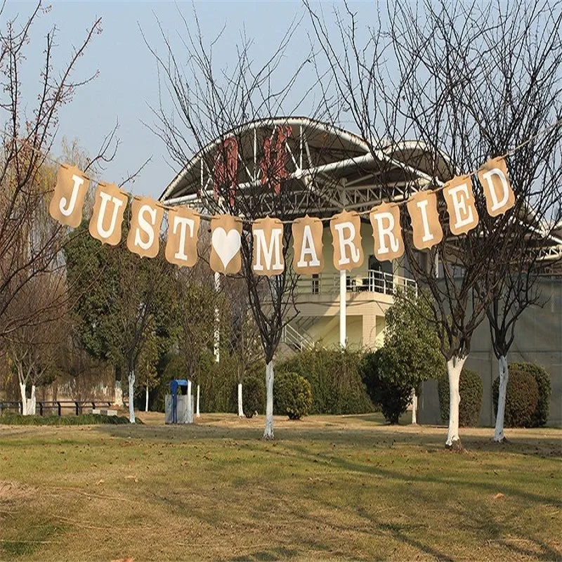

Free Shipping just married Bunting Banner Wedding Photo Booth Props Birthday Party Photography Decoration supplies bridal shower