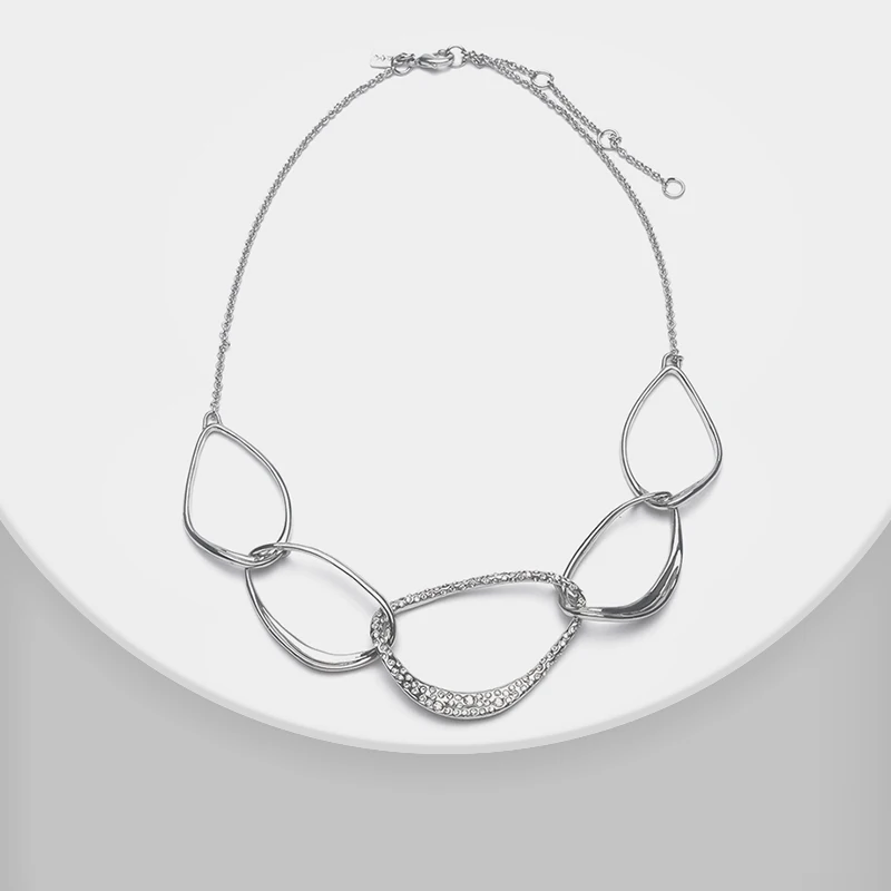 

Geometric fashion necklace