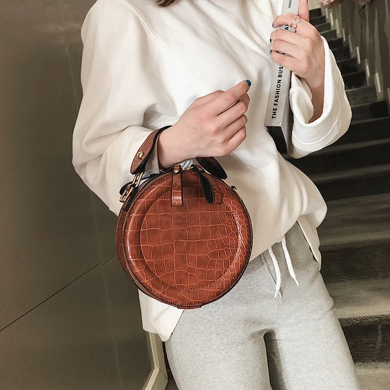 خمر حجر نمط بو الجلود جولة Crossbody حقائب للنساء 2019 جديد صغيرة المحافظ و حقائب السيدات حقيبة كتفية للسفر خمر حجر نمط بو الجلود جولة Crossbody حقائب للنساء 2019 جديد صغيرة المحافظ و حقائب السيدات حقيبة كتفية للسفر