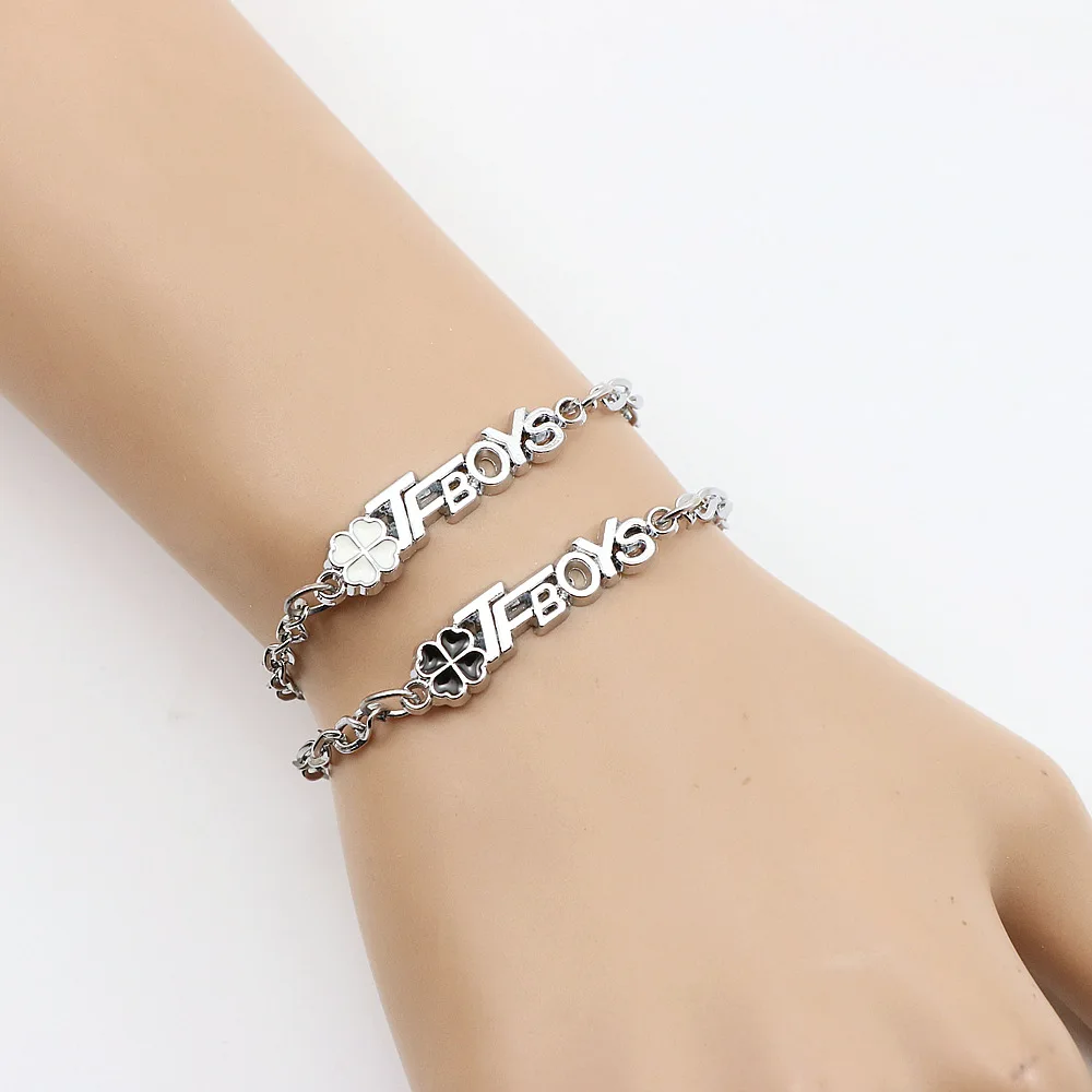 

2019 New Accessories Fashion Luxury Jewelry Korea Couple Student Bracelet Trinkets Letter Bracelet Men and Women Holiday Gift