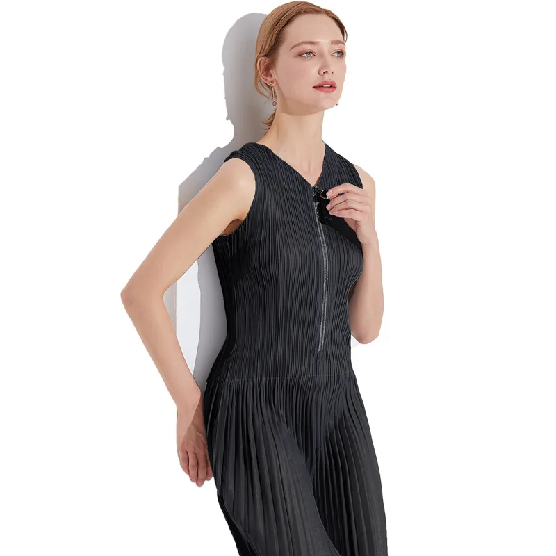 Rompers Womens Jumpsuit 2019 Light Comfortable V-neck Zipper Elastic Miyake Pleats Slim Straps Mid-Calf Casual Jumpsuit Rompers Womens Jumpsuit 2019 Light Comfortable V-neck Zipper Elastic Miyake Pleats Slim Straps Mid-Calf Casual Jumpsuit