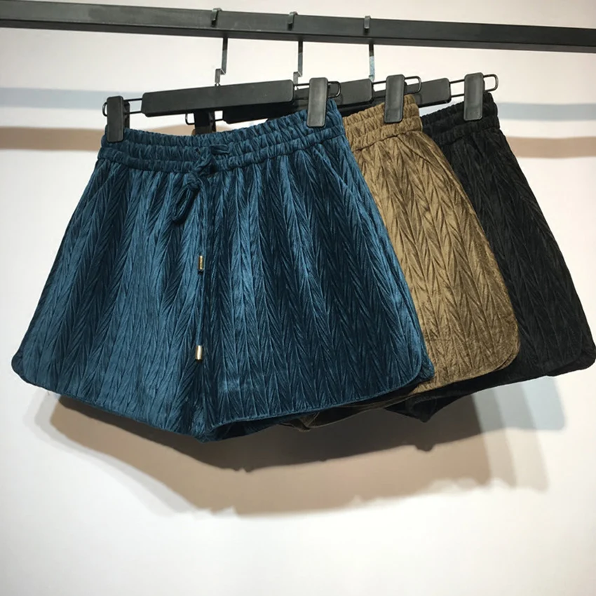

New Spring Autumn Fashion Pleated Solid Velour Shorts Women Slim Vintage Wide Leg short Elastic Waist Warm Shorts Female Mw129