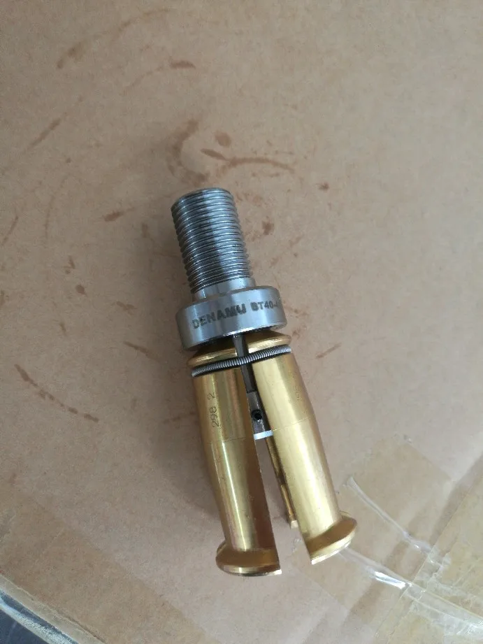 

BT40 4 Petal Clamp Pull claw for machine tool spindle cnc auto change tool ATC 45 degree outer screw