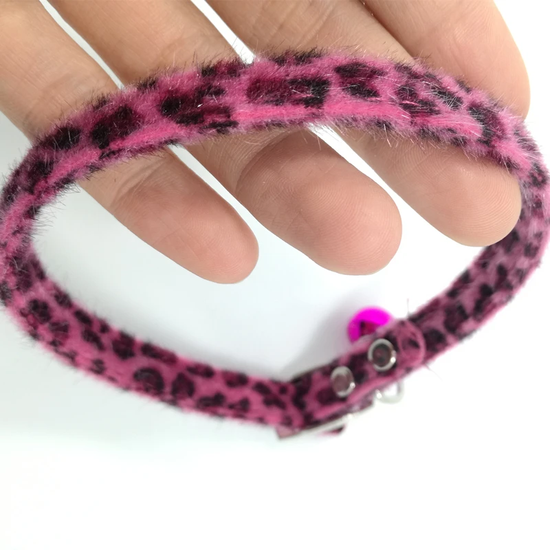 FENG PEI 1pc Leopard Print Chats Collier Animaux 4 colors Cute Collars For Cats Pet Cat Tie Necklace Adjustable Collier Chat Animaux 2