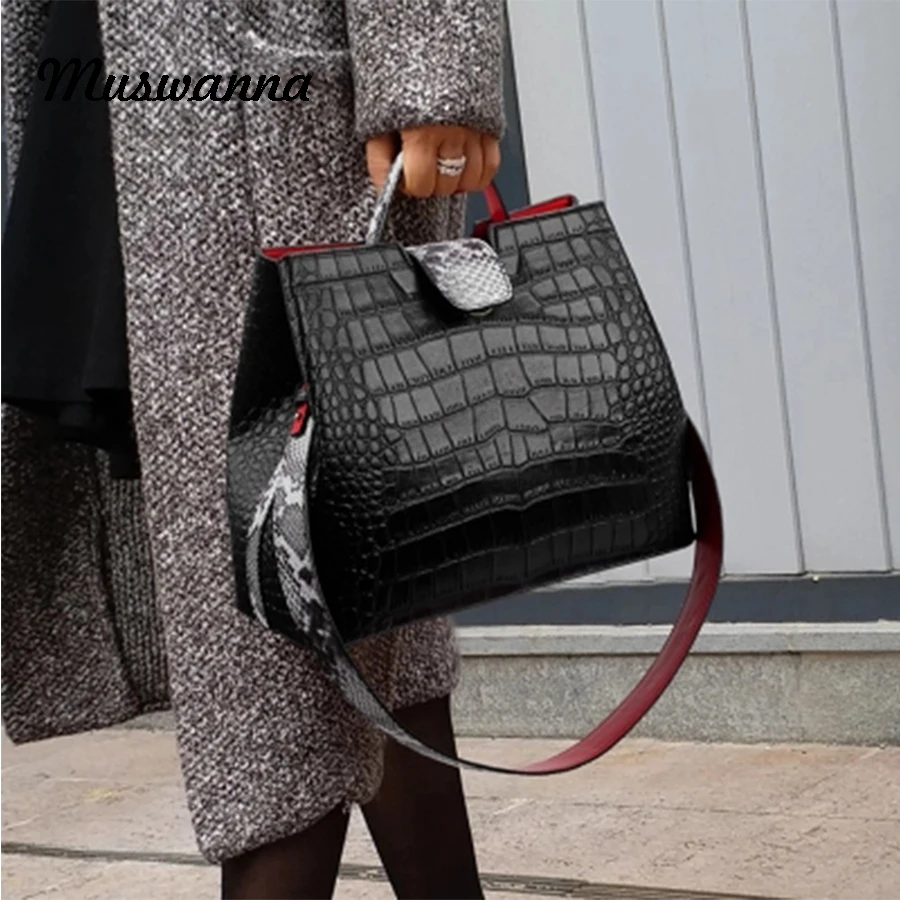 Luxury Crocodile Women Handbag Snakeskin Wide Shoulder Strap Bucket Bag Designer Shoulder Bag Buckle High Capacity Totes