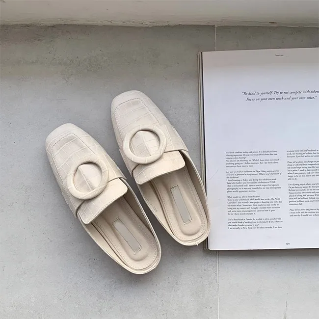 

Boussac Crocodile Pattern Slipper Sandals Women Round Ring Buckle Flat Sandals Vintage Square Toe Flats Shoes Women SWA0200