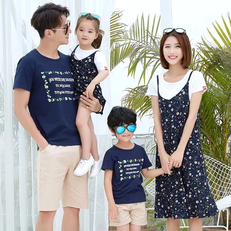 Одинаковые комплекты для семьи хлопковые короткие рукава надпись футболки эластичные шорты для папы и сына платье со шнуровкой для мамы и дочки
