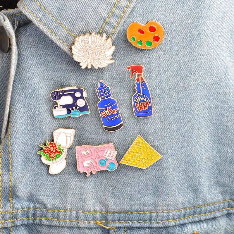

Japan Cartoon Pyramid Brooch Creative Toilet Palette Sewing Machine Paint Hand Tool Brooch Fashion Ms Denim Jackets Jewelry