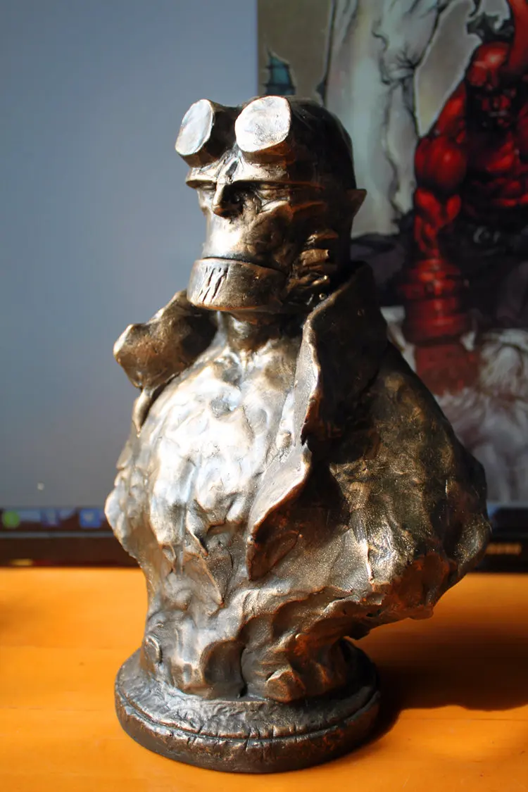 

New Resin Materials HELLBOY Bust Model Comic Version Bronze or Mult Color Decoration Statue 22cm H