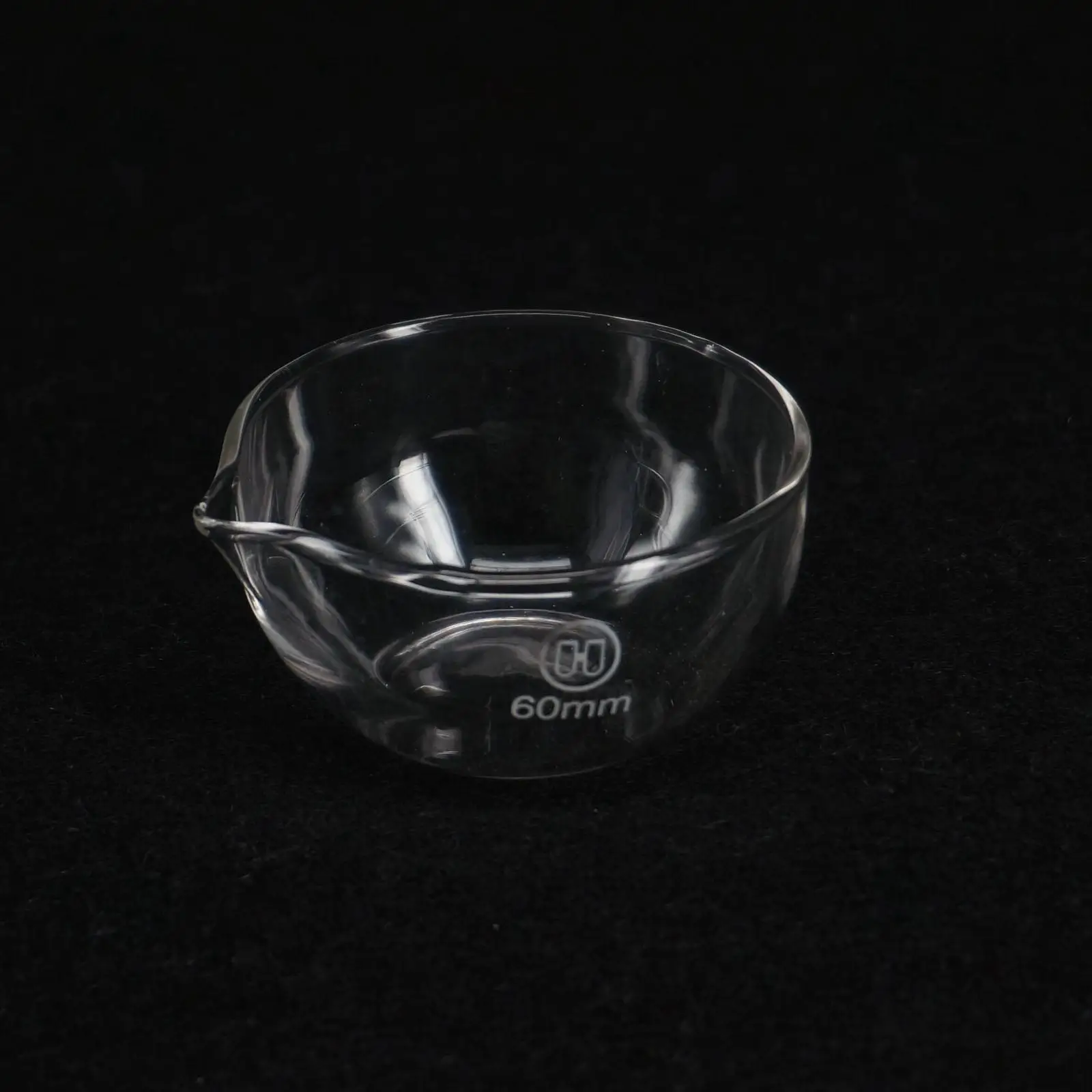 

60mm Diameter Lab Glass Evaporating Dish Flat Bottom with Spout For Chemistry