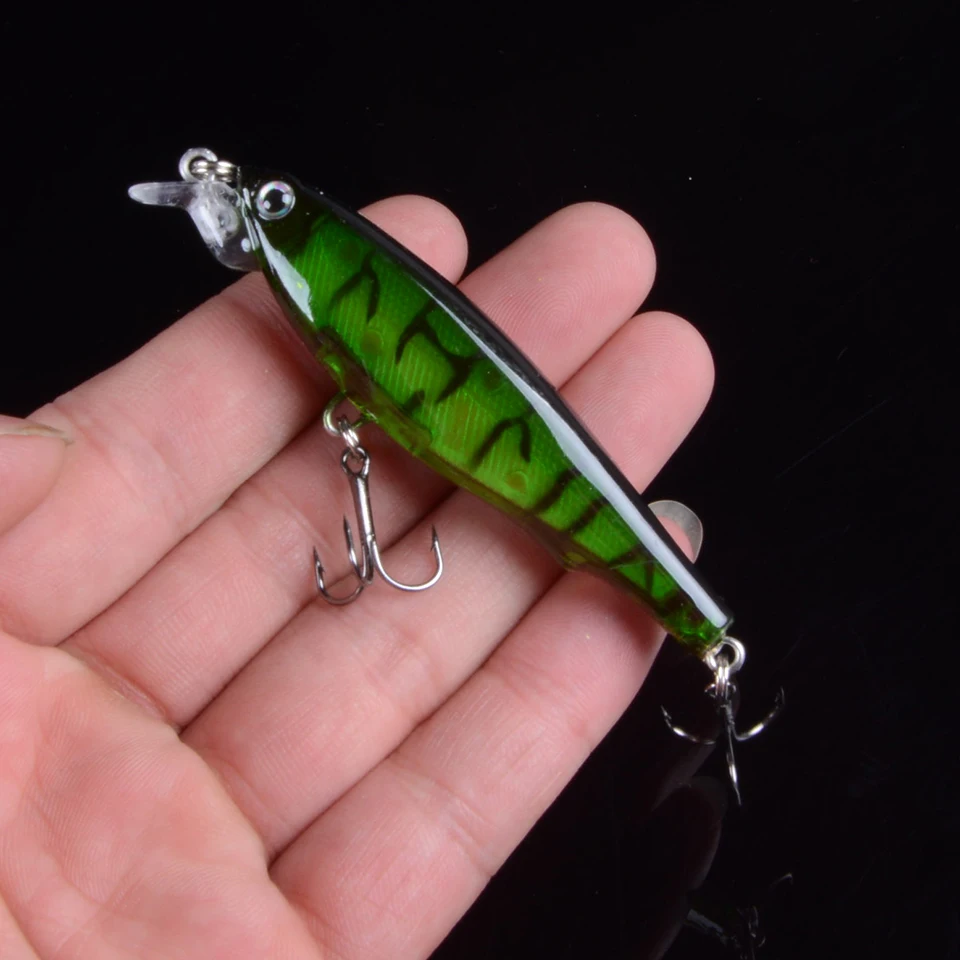 1x Fishing Lure Minnow Hard Luminous Crank Bait Night Fish Popper Hooks Carp 8CM