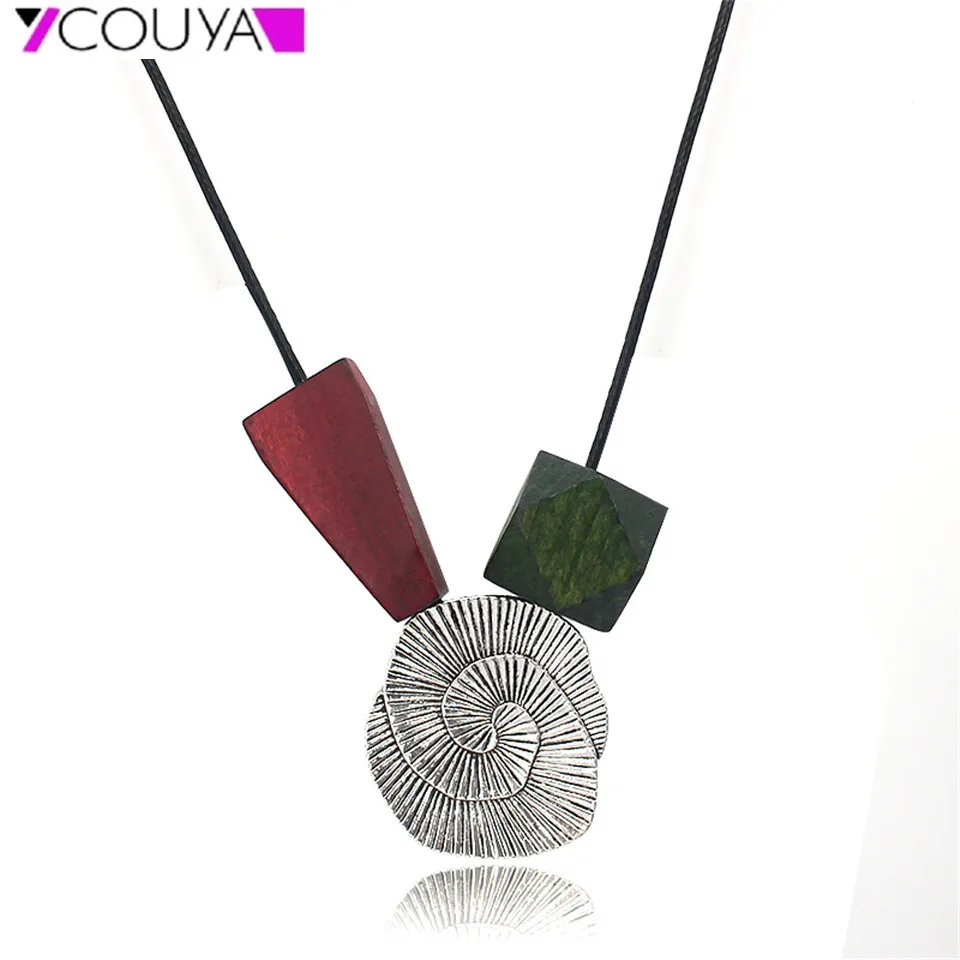 

Women Retro Necklace Wood Bead and Flower Pendant Necklace Bohemia Charm Women Clothes Accessories National Style Handicrafts