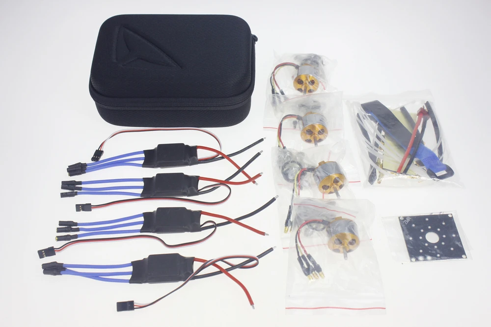 

Y06896-B 4Pcs A2212 Motor 4Pcs 30A ESC 12 Pairs 3.5mm Connector 1 Fastening Tape 1 T Plug Connector 1 ESC Board EVA Camera Bag