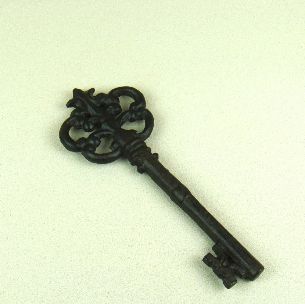 ключ металлический. брелок железный человек. смешной юный железный ключ. кулон ключик pdpa777. ключ дверной старинный.