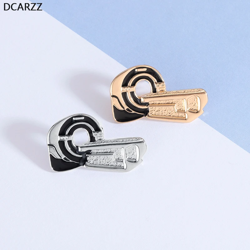 GoldMRIScanMachinePinMRICharmMedicalJewelryGiftforDoctorNurseStudentEnamelBrooch.jpg