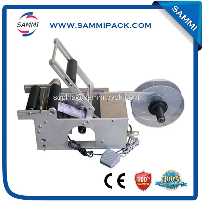 Manual adhesive bottle labeling machine, beverage bottle labeling