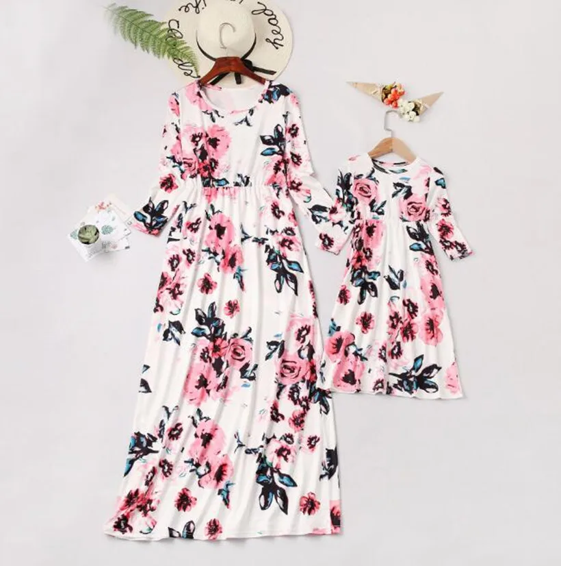 Платье для мамы и дочки; длинное платье с цветочным рисунком для мамы и дочки; Семейный комплект с карманами; одежда для мамы и дочки; Семейные комплекты - Цвет: Бежевый