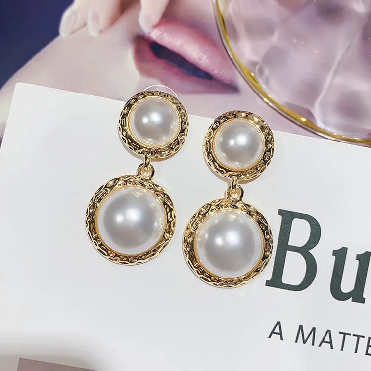 

Japan South Korea Hot Fashion Jewelry Elegant Semicircle Large Pearl Earrings Simple Temperament White Earrings Wedding Party
