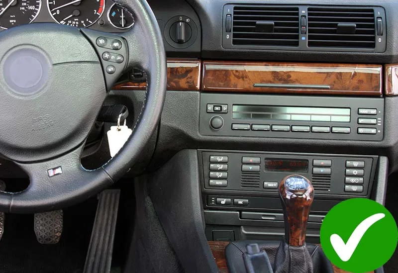 1999 BMW E39 540i dash