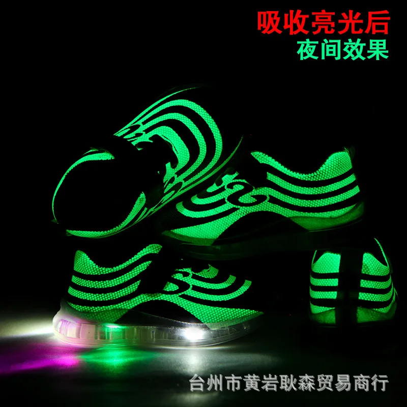 

Kid Luminous Shoes Boys Girls Sport Running Shoes Baby Flashing LED Lights Fashion Sneakers Toddler Little Children Sneakers