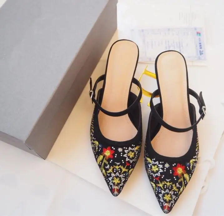 

2019 Vintage Embroidered Stiletto Single Shoes Pointed Summer Women's thin high heels Shoes Elegant Shoes Hollow Roman Sandals