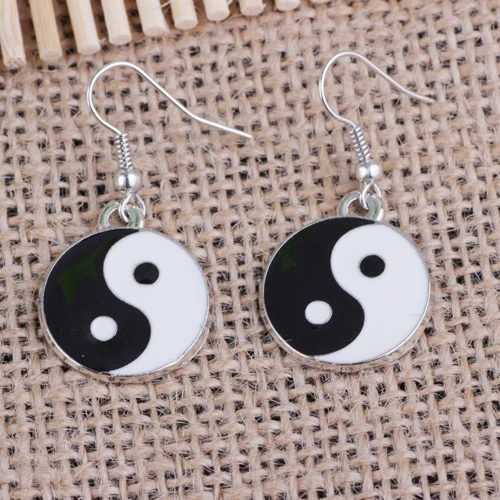 

E033 Europe and the United States popular earrings wild fashion earrings earrings personality gossip pattern jewelry earrings
