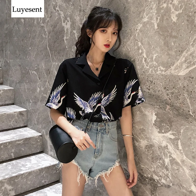

Women Crane Print Chinese Style Loose Shirts Femme Short Sleeve Notched Single Breasted Casual Blouses 2019 Vintage Basic Top
