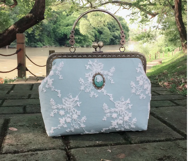

Chinese Style Women Flower Embroidery Shoulder Bags Ladies Vintage Beauty Handbags Antiquity Hanfu Cheongsam Fairy Bags D663