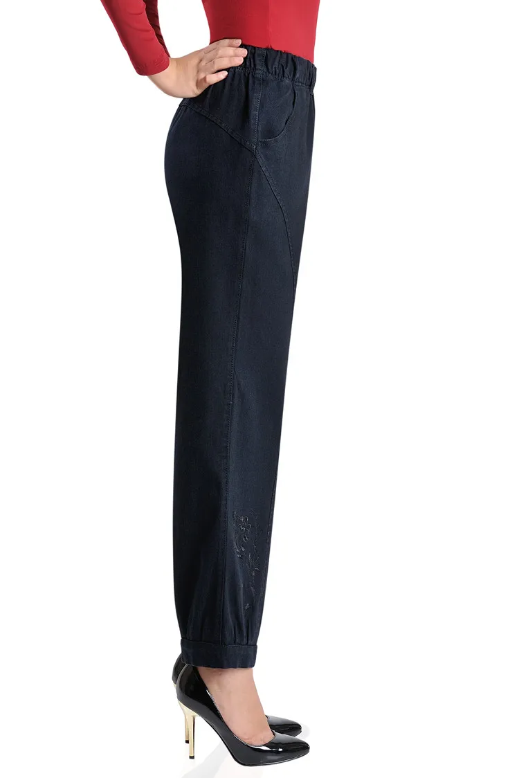 Эластичный пояс плюс бархат мать джинсы брюки женщин среднего возраста толстые теплые шаровары вышивка цветы джинсы размера плюс H755