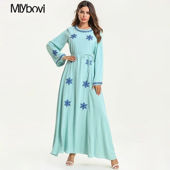 

Fashion Large size women Muslim Dress embroidered Islamic Clothing for Women Fashion Arabic Clothing dubai kaftan Moroccan Robe