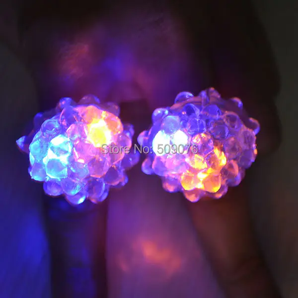 6 шт./лот белый свет светодиодный свет клубника мигающий перстень эластичные резиновые кольца для событий вечерние принадлежности светящиеся игрушки