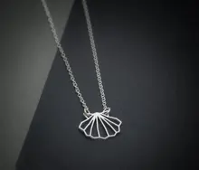 30PCS Geometric Sea Clam Shell Necklace Cute Nautical Ariel Mermaid Conch Seashell Chain Necklaces for Ocean Beach Party Gifts