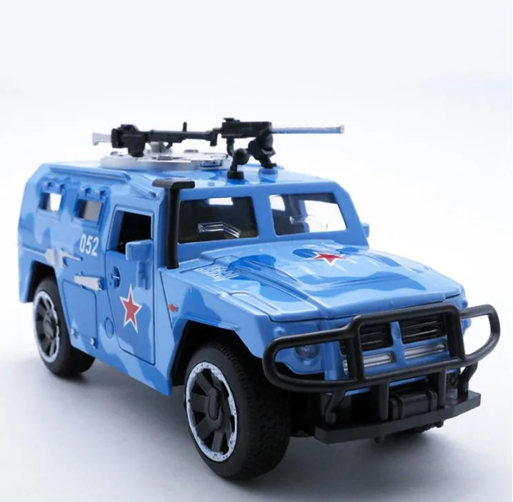 Дешево 132 модель внедорожника из сплава, военный бронированный автомобиль с тигром, 4 двери, металлический светильник, игрушка со звуком, бесплатна...