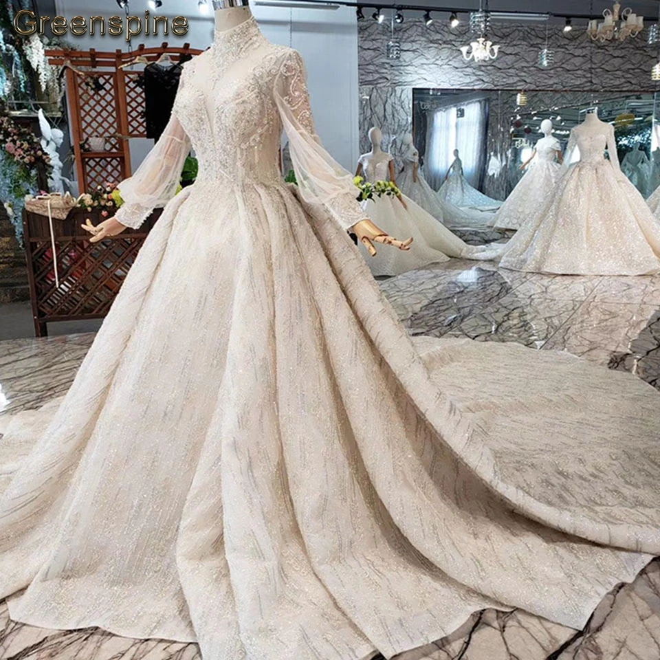 elegant bride and quinceañera