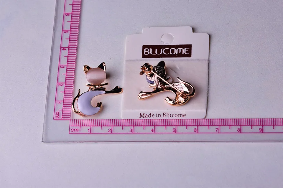 Blucome Cute Black Tie Cat Brooch Smooth Artificial Opals Corsage For Women Collar Hats White Enamel Brooches Pins Girls Gifts 14