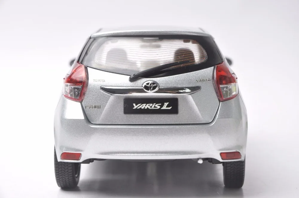 Toyota Yaris L 2013 model in scale 118 white (26)