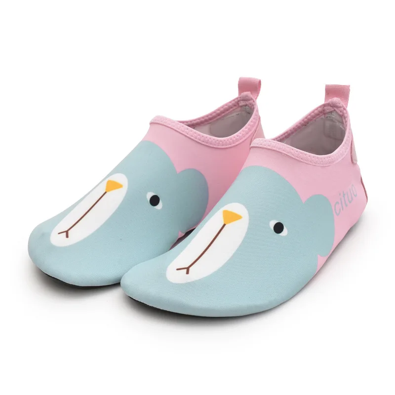 Мягкие домашние нескользящие носки для мальчиков и девочек, на плоской подошве, для ухода за кожей, тапочки для девочек, для детей, удобная дышащая пляжная обувь - Цвет: Розовый