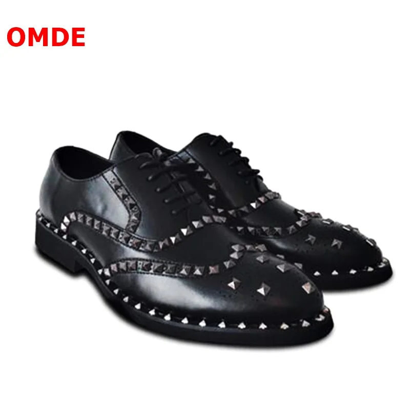 

OMDE Korea Style Fashion Black Oxford Shoes For Men Carving Brogue Leather Shoes Men Rivets Dress Shoes Lace-up Wedding Shoes
