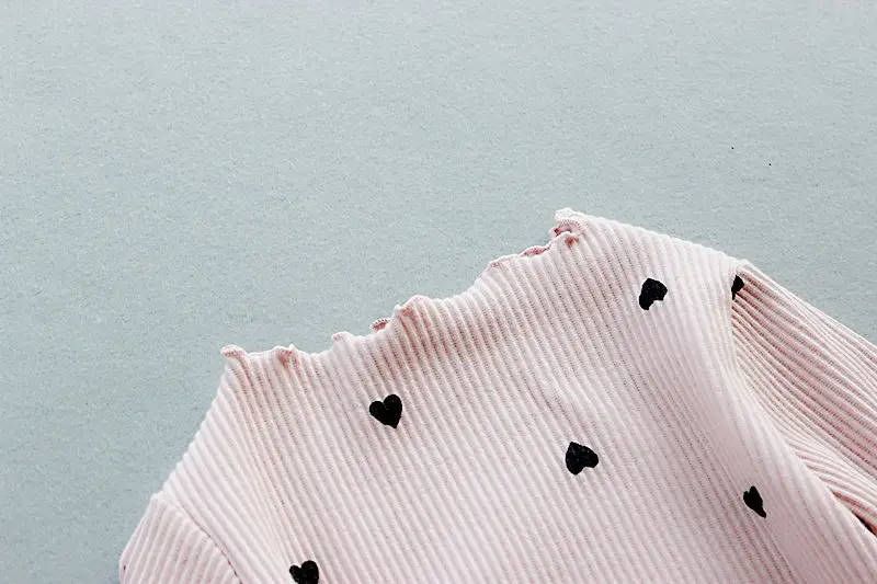 От 2 до 6 лет весенне-осенняя футболка для девочек хлопковые топы с принтом в виде сердечек; Детские рубашки в Корейском стиле Одежда для детей с длинными рукавами
