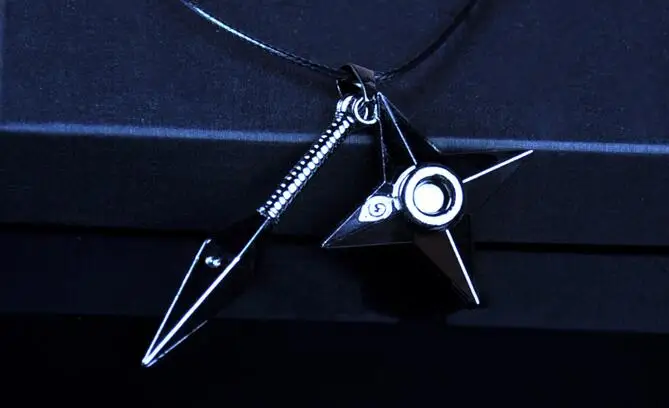Kunai Shuriken Pendant in dark