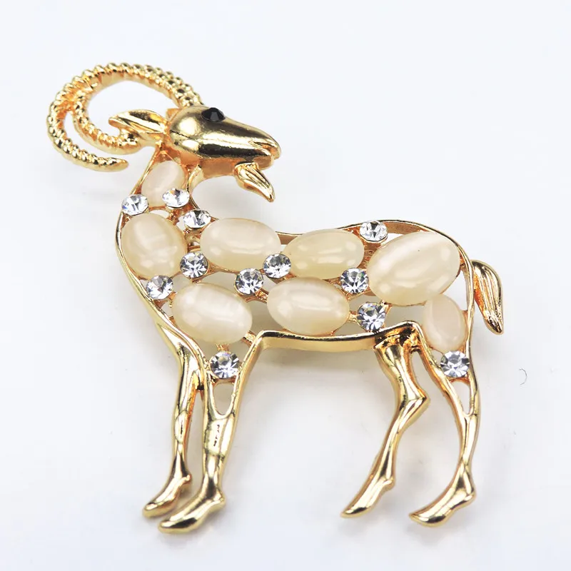 Золотая гернсийская коза. Золотые монеты австралии. Золотая коза. Золотая коза. Нубийские козы.