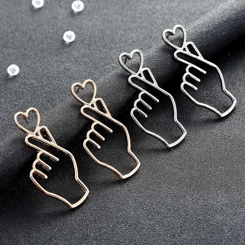 

Women Heart-shaped Simple Stud Earrings Gift Fashion Contrast Gesture Stud Earrings Jewelry Personality Creativity Accessories