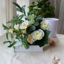 Белый розовый невесты Холдинг Свадебный Моделирование Букет путешествия маленькая фотография свежий