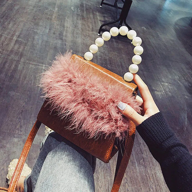 

Women Pearl Shoulder Bags 2019 New Fashion Handle Furry Fur Beaded Vintage Messenger Bag Flap Girls Hasp Cross body Bag Ladies
