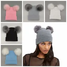 Для женщин помпон с искуственным мехом шапка женская зимняя теплая Кепки, вязаная шапка бини с наушниками, для девочек, в форме ручки с двумя шарами шапки с помпоном Женская шляпка