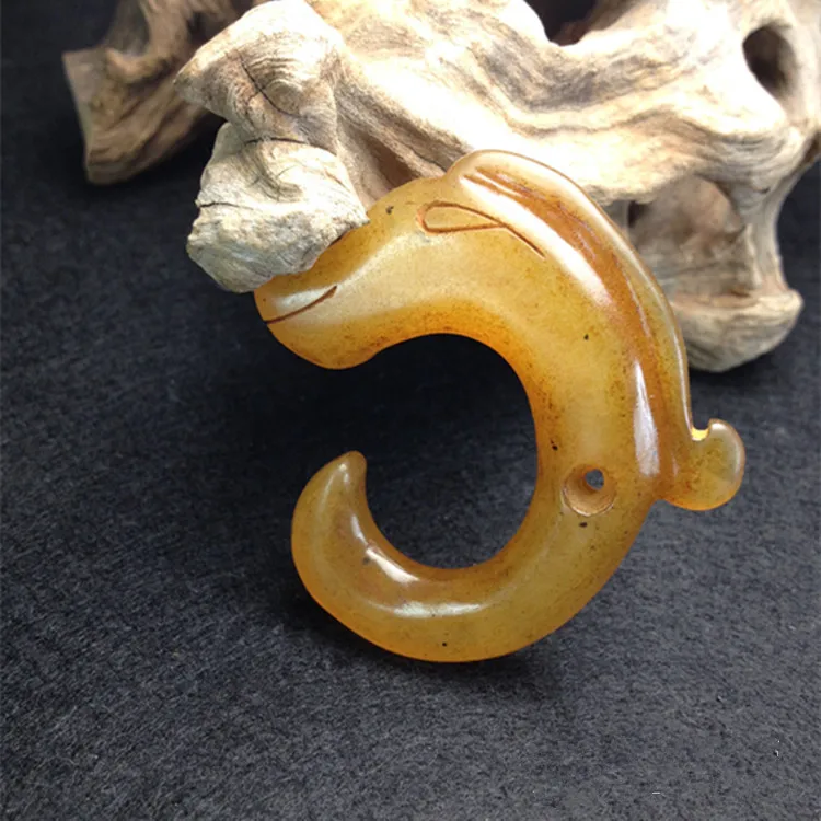 

Prehistoric Liangzhu Culture jade ancient Hongshan jade jade dragon old natural crystal jade pig dragon Hook Pendant C
