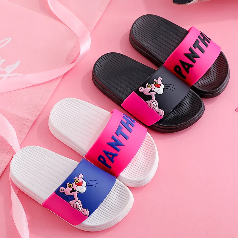 Тапочки с розовой пантерой для женщин, летние милые детские Нескользящие Банные Тапочки с мягкой подошвой, домашняя обувь для родителей и детей
