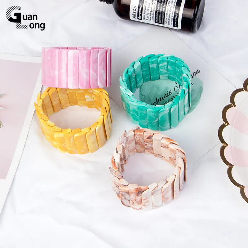 Классические очаровательные акриловые полимерные широкие регулируемые кольцеобразные браслеты для женщин, модные ювелирные изделия, вечерние растягивающиеся браслеты для девушек