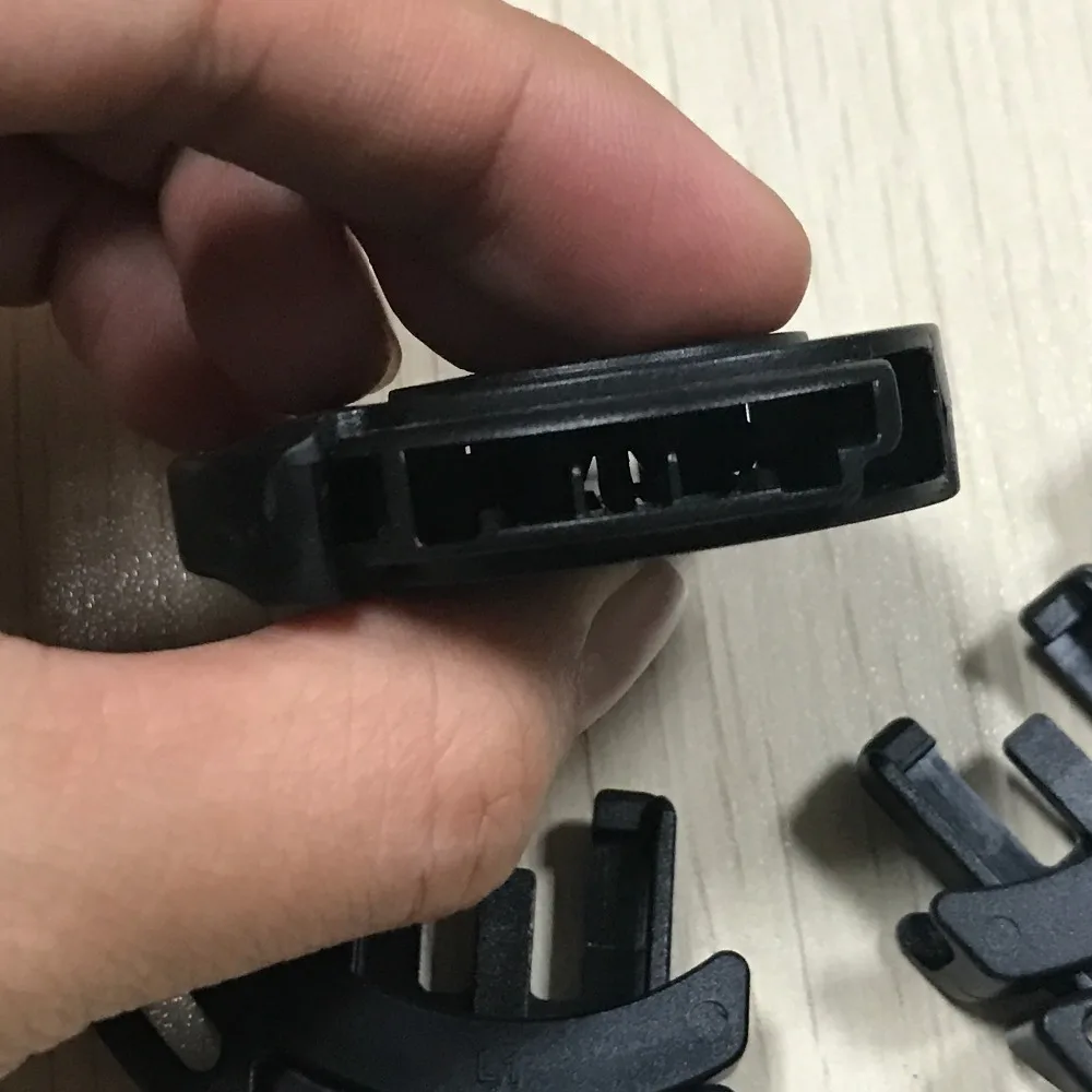 center release buckles