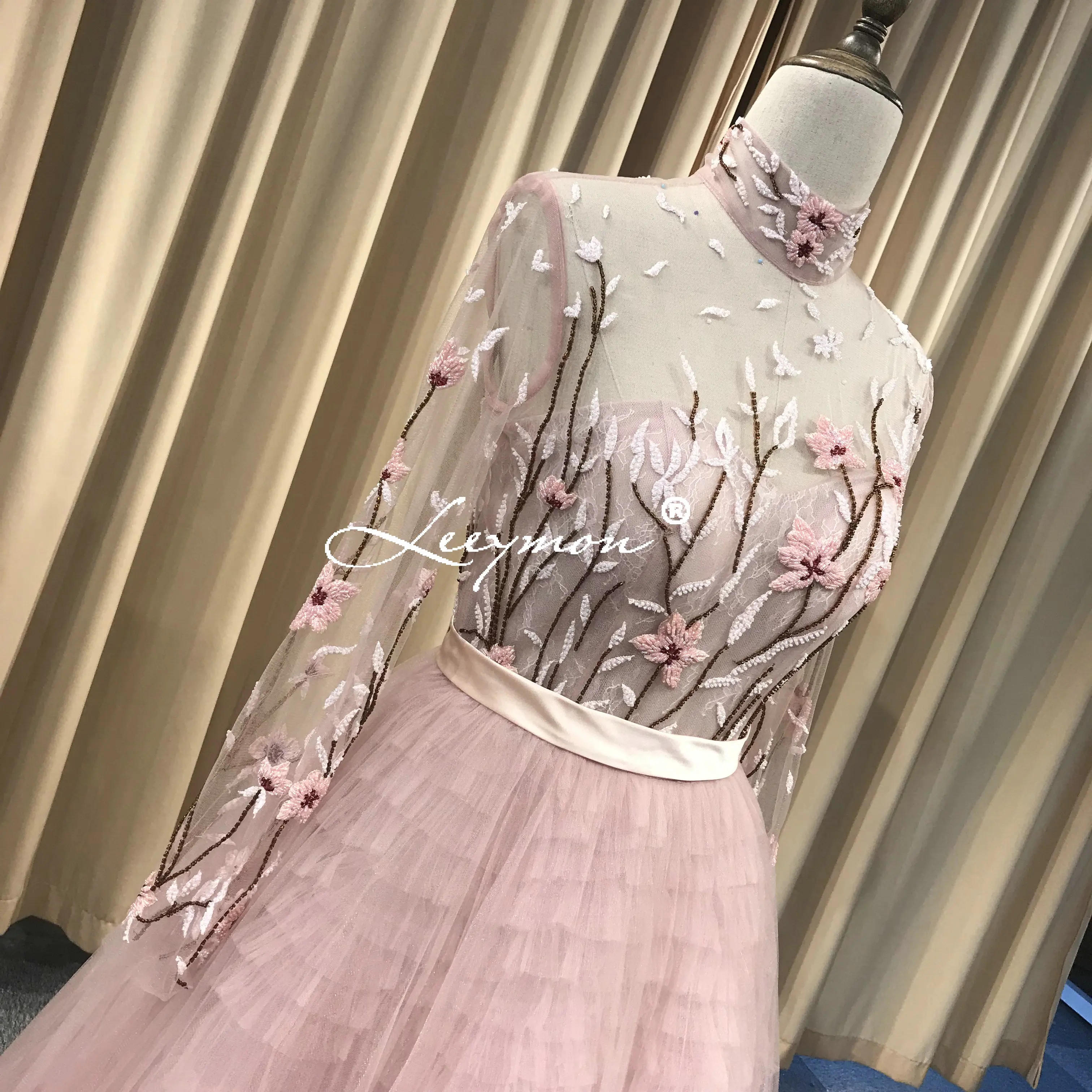 Розовое вечернее платье трапециевидной формы с высоким вырезом и длинными рукавами, длинное платье с аппликацией из бисера, длинное платье для выпускного вечера